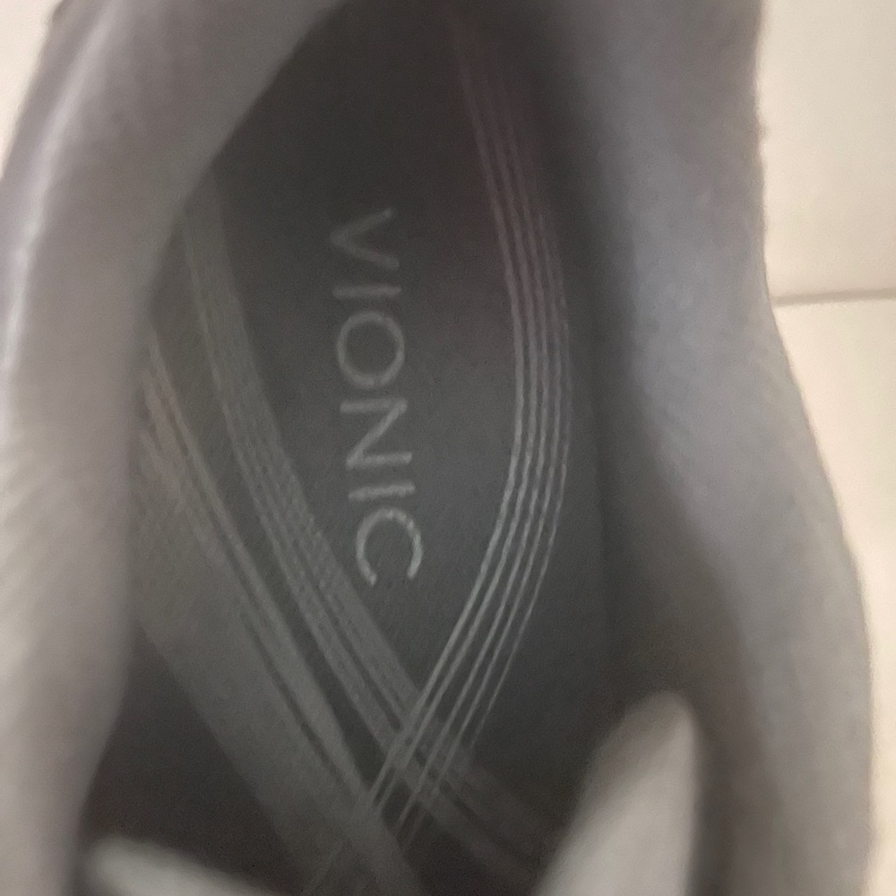 Vionic walking shoe - Picture 3 of 5